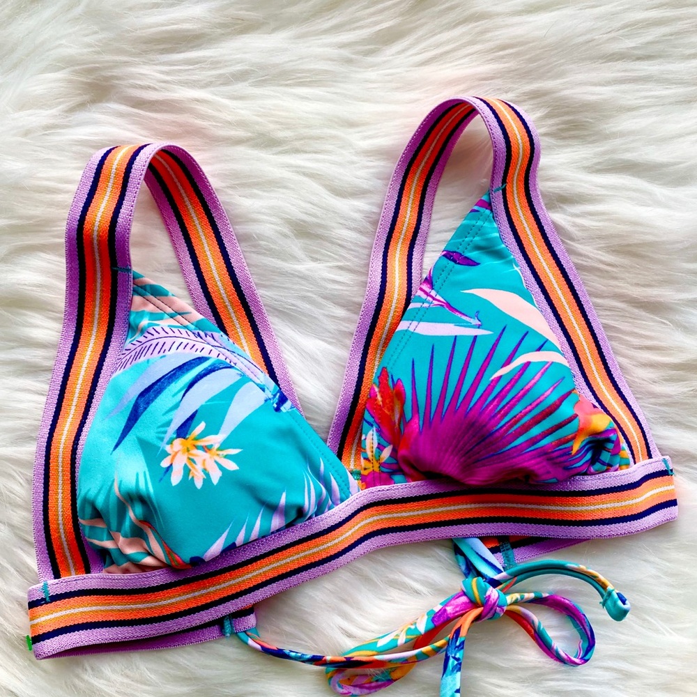 * * Flash Sale* LAST ONE * 🏝 Sexy Bikini Top - Picture 2 of 9